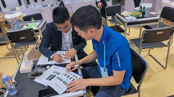 Liliwise Cerradura de puerta digital de huellas digitales de acero inoxidable impermeable TTlock Cerradura de puerta inteligente BLE Wifi Slim Cerradura inteligente 30